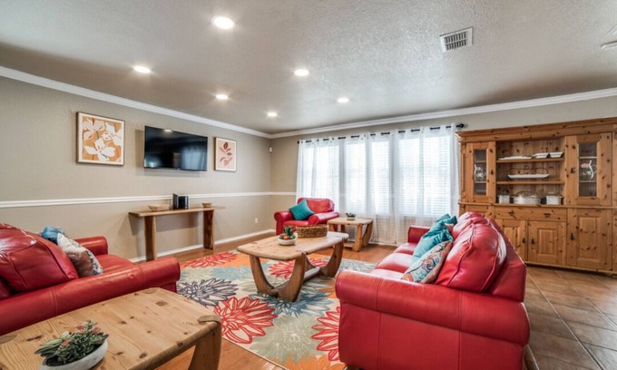 Live Oak Casa | Contractors, Spacious, JBSA- Randolph, Ft. Sam, Pearl, Riverwalk