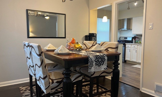 St. Louis Casa | Convenience 2 Bedroom House to Explore All of St Louis