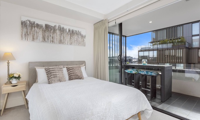 Kingston Apartamento | Convenience, comfort, luxury - wonderful waterfront apartment!