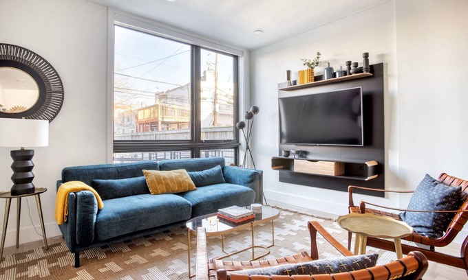 Petworth Apartamento | Convenient 14th St 2BR w/ Laundry, near Food & Fun, by Blueground