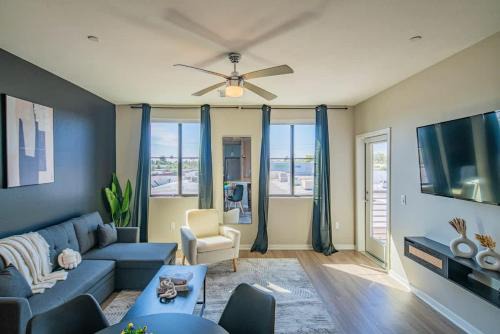 Orange Heights Apartamento | Convenient 1BR Uptown Biltmore Gym Pool Parking