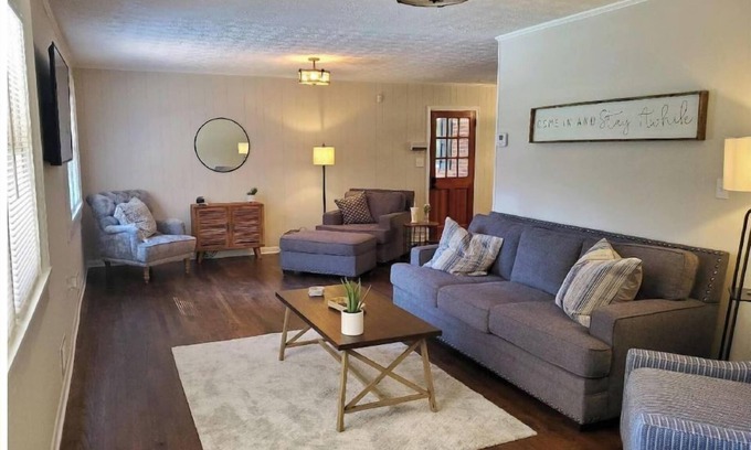 Gainesville Casa | Pine Valley Place / Entire 3 Bedroom house