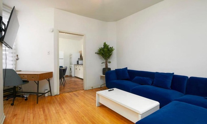 Mile End Apartamento | Convenient 4BR in Mont Royal Downtown