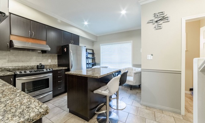 Richmond City Centre Casa | Convenient and Cozy 3 Bedrooms Townhouse Perfect for Family