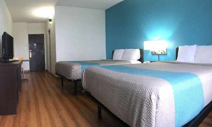 Melrose Park Casa | Convenient Choice for Leisure Travelers! Walk to Triton College, FREE Parking!