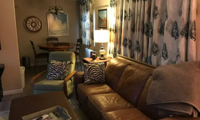 Irving Condominio | Convenient Condo near Airport