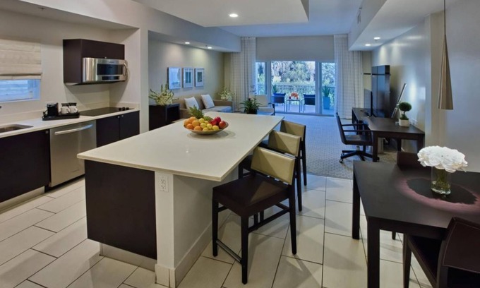 Ludlam Hotel | Convenient Countryside Stay! 2 Relaxing Rooms w/ Balcony | Onsite Pool + Spa