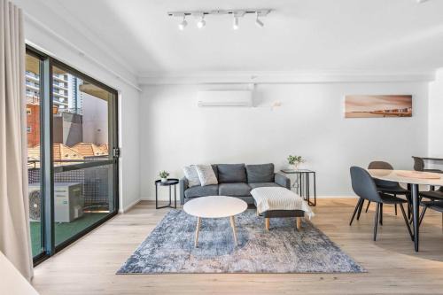 East Perth Apartamento | Convenient East Perth Stay with Free Parking