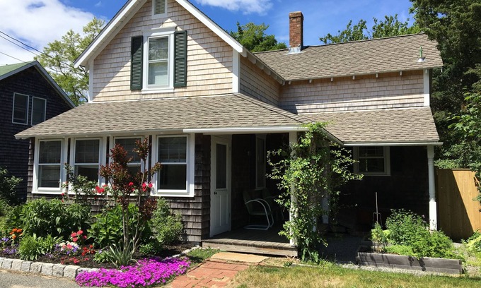 Oak Bluffs Casa | Ubicación conveniente en la ciudad (Oak Bluffs)