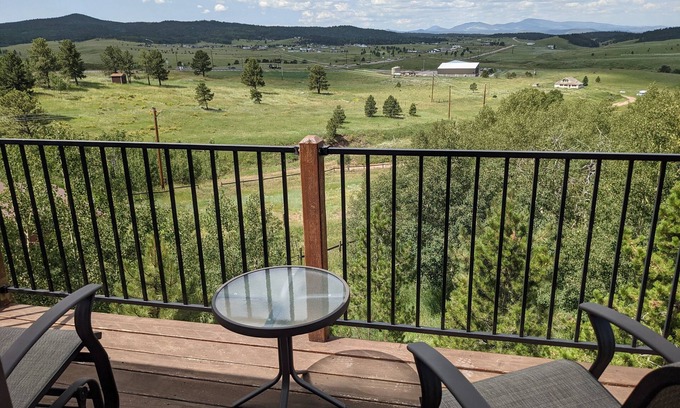Divide Casa | Convenient Locale in the Heart of Divide w/ Magnificent Views, multi decks, BBQ