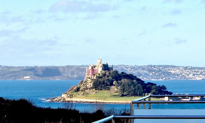 Marazion Casa | Convenient located. Bright, Spacious , Amazing View Of St Michaels Mount and Sea