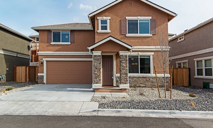 Northeast Reno Casa | ¡Ubicacion conveniente! 2 pisos, casa unifamiliar