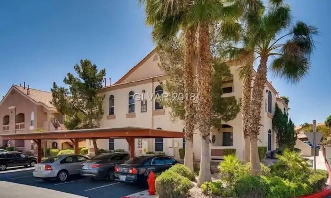 MacDonald Ranch Condominio | Convenient location,clean & Charming