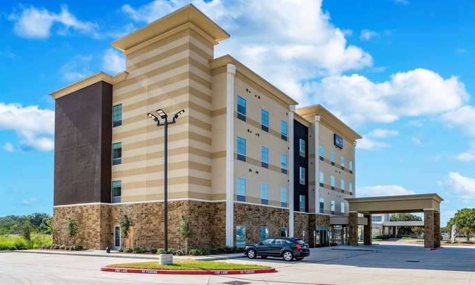 Katy Complejo | Convenient Location! FREE Parking & Breakfast, Short Drive to Katy Heritage Park