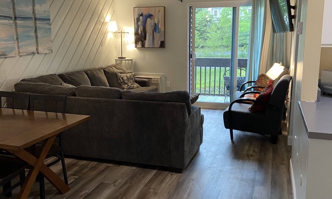Weirs Beach Condominio | Convenient location to Weirs Beach at Lake Winnipesaukee