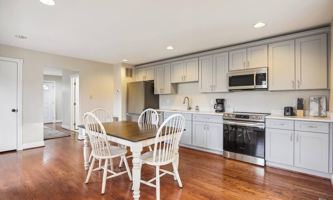 Bethesda Casa | Convenient Newly Renovated Detached Guest House