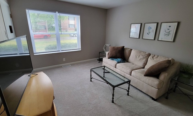 Ballwin Condominio | Convenient Newly Renovated Ballwin 2 Bedroom Condo
