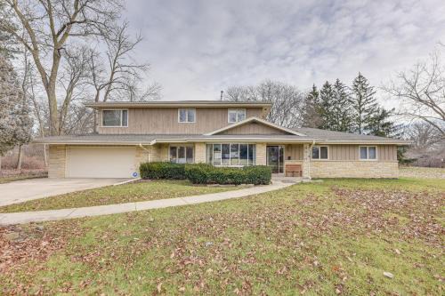 Racine Apartamento | Convenient Racine Home 4 Mi to Lake Michigan!