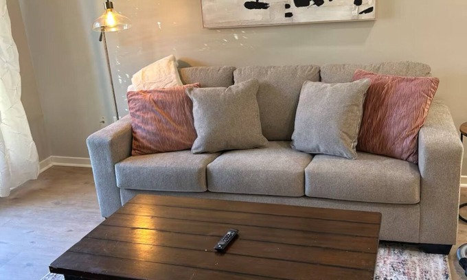 Ridgeland Casa | Convenient & Renovated 2BD/2BA house near Reservoir, Fenced Backyard, King Bed