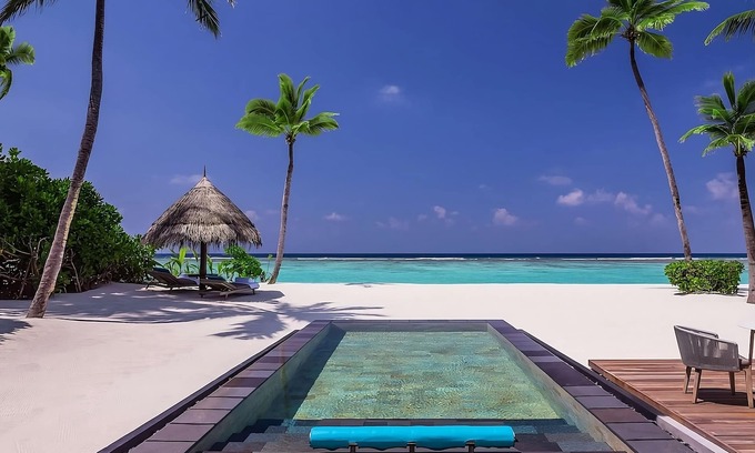 Reethi Rah Apartamento | Convenient Stay, Superb Location! Balcony w/ Beach View, Outdoor Swimming Pool