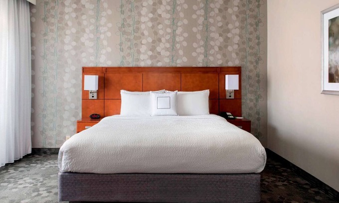 Middletown Hotel | Convenient Stay Along Route 114 | Access to Local Attraction | 3 Rooms w/ Pool