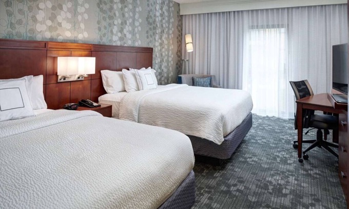 Brookfield Hotel | Convenient Stay, Superb Location! 3 Relaxing Units, Pets Allowed, Indoor Pool!