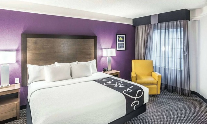 Woodlands Village Casa | Convenient Stay, Superb Location! 3 Pet-Friendly Units, Free Breakfast