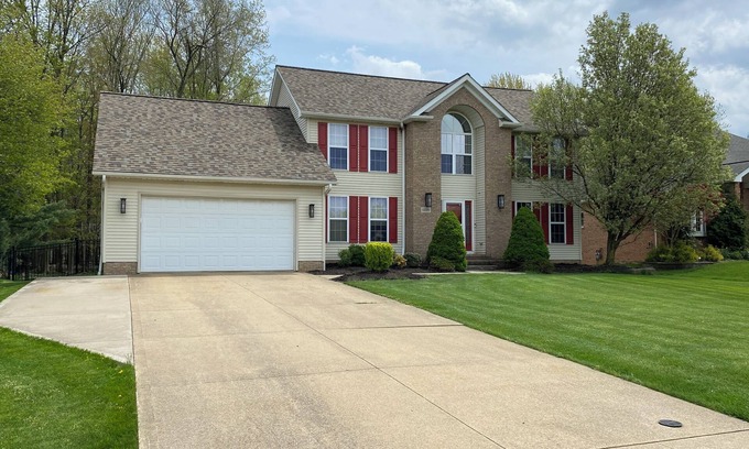 Seven Hills Casa | Convenient to airport, downtown, & parks.