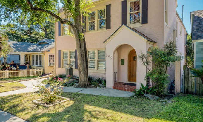 Monte Vista Casa | Convenient to Downtown, Riverwalk, Pearl, Zoo and Museums! New Hot Tub!