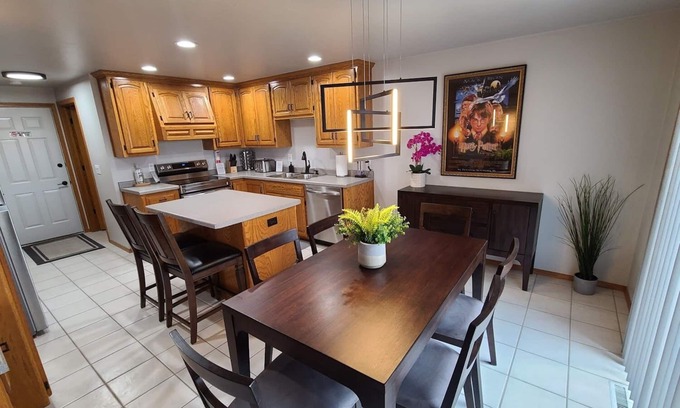 Green Bay Casa | Convenient to Green Bay's beltline where you can get anywhere in 15 minutes.