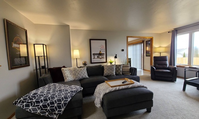 Green Bay Casa | Convenient to Green Bay's beltline where you can get anywhere in 15 minutes.