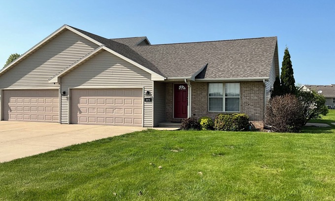 Green Bay Casa | Convenient to Green Bay's beltline where you can get anywhere in 15 minutes.