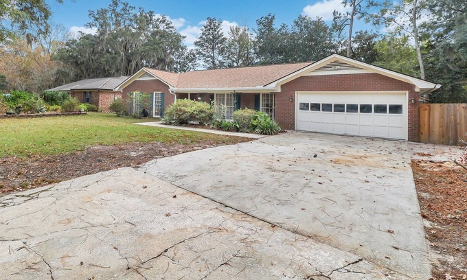 Colonial Oaks Casa | Convenient