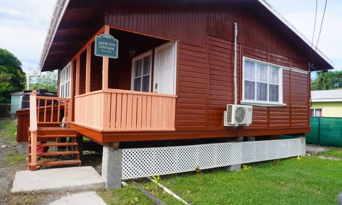 Saint John Parish Casa | Convenient vacation home near the city