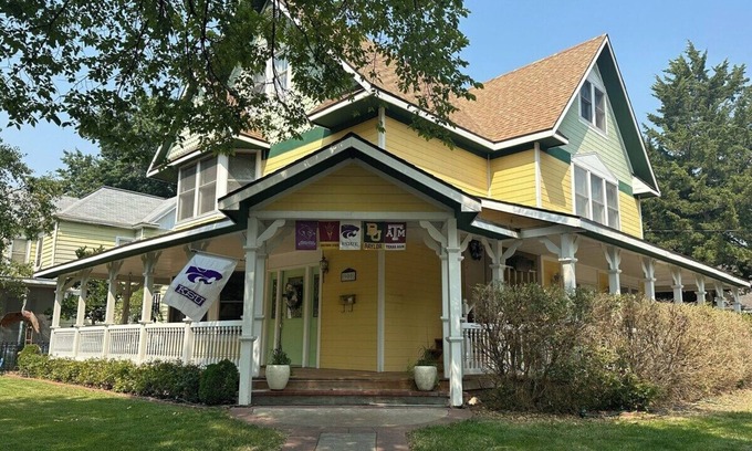 Manhattan Apartamento | Convenient Victorian suite near City Park, Aggieville, Campus and Downtown