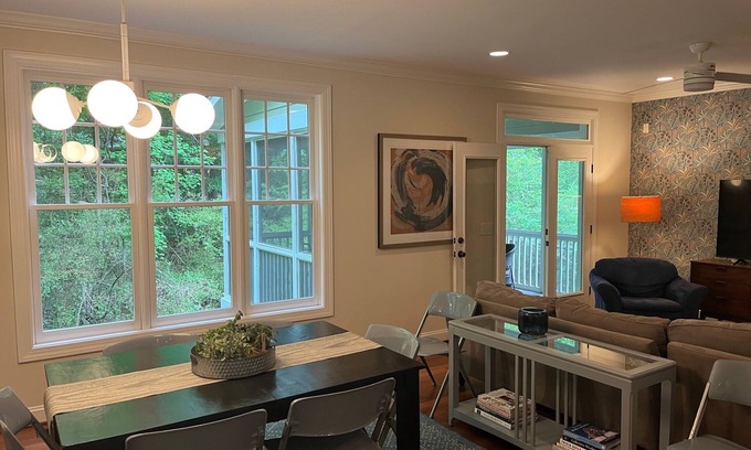 Carrboro Casa | Convenient well appointed home near downtown Carrboro and farmers market