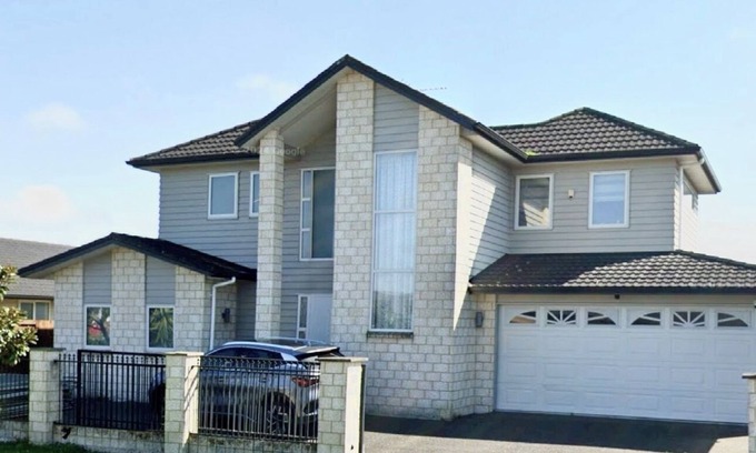 Hamilton Casa | Conveniently, everything you need is just a 5-minute walk away