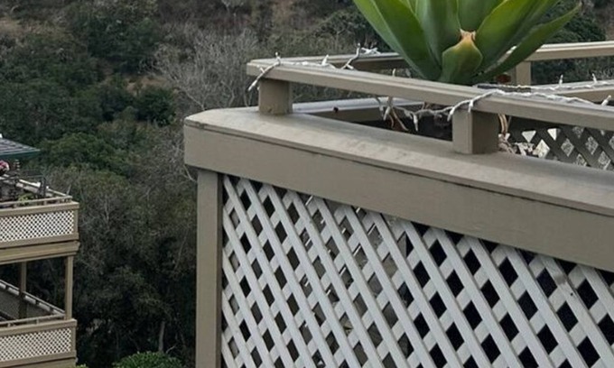 Del Rey Oaks Condominio | Conveniently located Near Monterey & Carmel! 10 Minutes to Beaches.