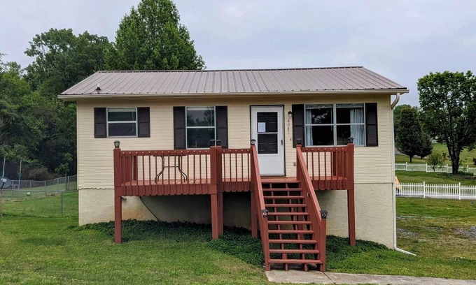 Cleveland Casa | Conveniently located home, close to businesses, shopping and Ocoee recreation.