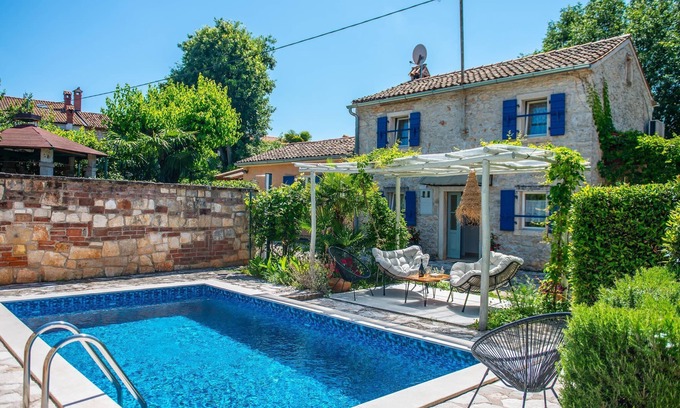 Babici Casa | Casa de vacaciones convencional en Umag con piscina privada