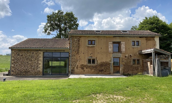 Castelner Casa | Converted barn/gergergerie in the countryside.
