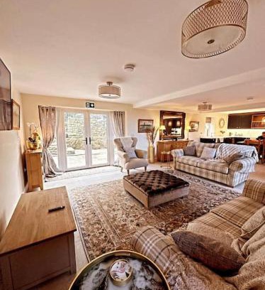 Carnforth Apartamento | Converted Barn with Hot Tub, The Hayloft.