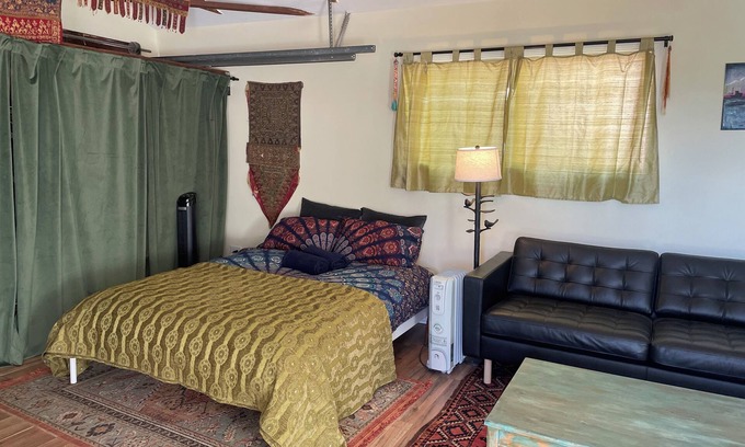 Ventura Apartamento | Converted Garage in Quite Rural Neighborhood Near Freeway