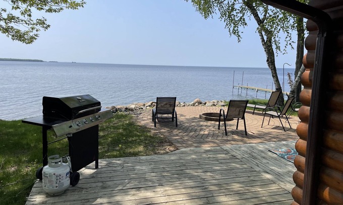 Isle Casa | Convienant location. Right on water. Private boat launch. Outdoor sauna!