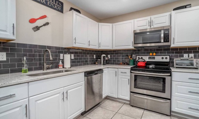 Conway Casa | Conway Retreat| Hot Tub|Fire Pit| Pet- Friendly