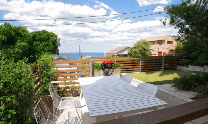 Coogee Apartamento | Coogee- COOG2 Dundas Street - Coastal Garden Apartment with Ocean Views Courtyard Near Coogee Beach