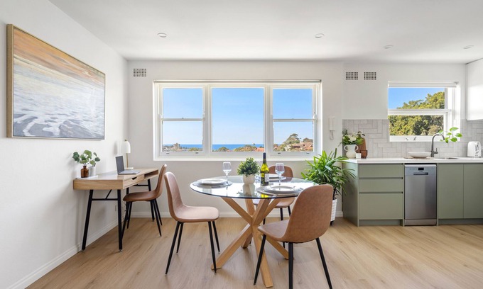 Randwick Apartamento | Coogee OCEAN VIEW, Stylish Newly Renovated Apt - walk to beach, hospital & Uni