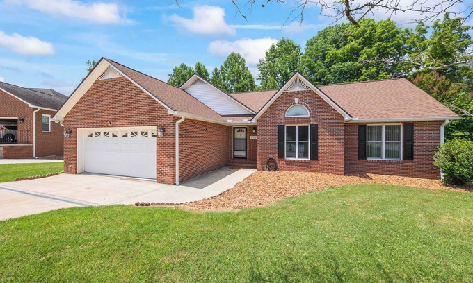 Cookeville Casa | Cookeville Family Retreat 3BR Home with Yard Close to TTU & Town