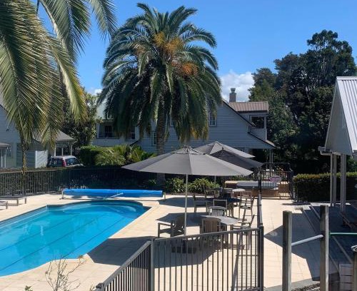 Russell Casa | Cooks Cottage 2-4 Bedroom- Russell Cottages Collection