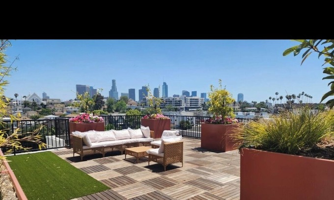 Historic Filipinotown Apartamento | Cool apartment with AC in vibrant Los Angeles
